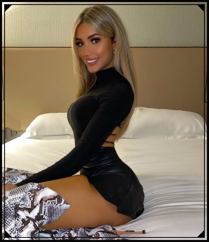 Charlotte Elise Fox. Charlotte Elise Fox.