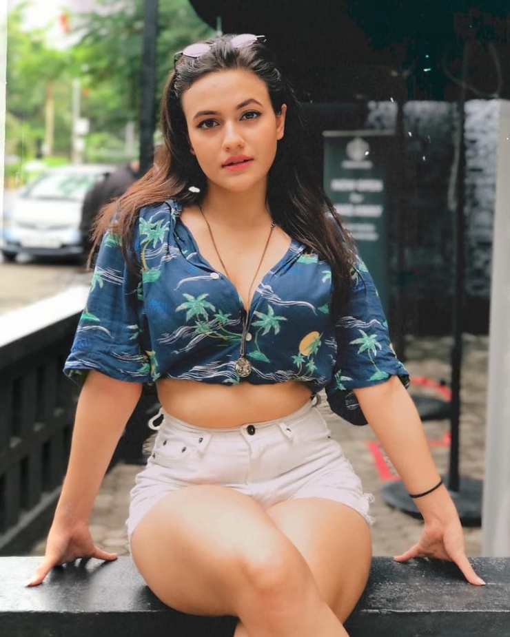 Aahna Sharma Aahna Sharma