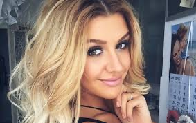 Picture of Gerda Lewis.