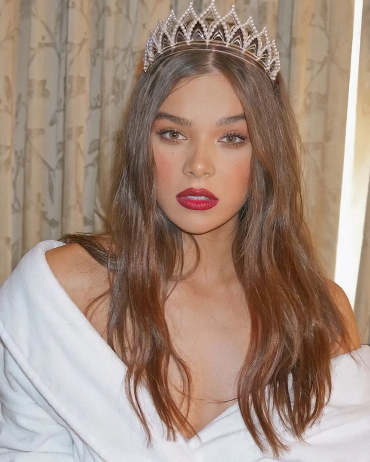 Hailee Steinfeld Hailee Steinfeld