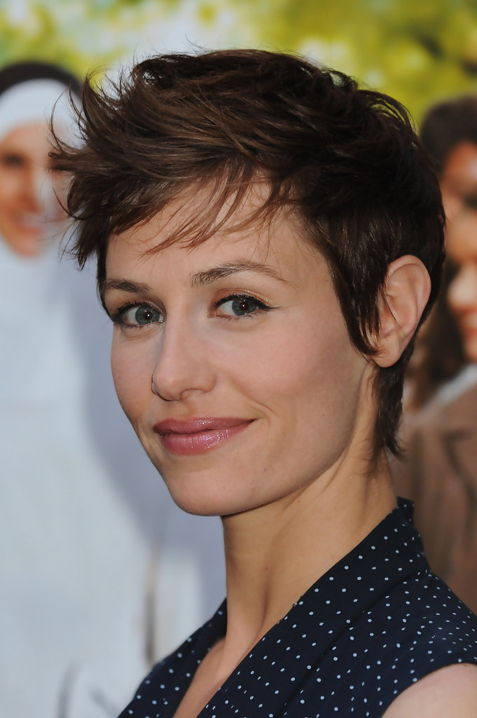 Cécile De France