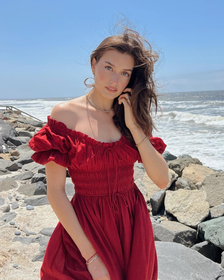 Jessica Clements Jessica Clements