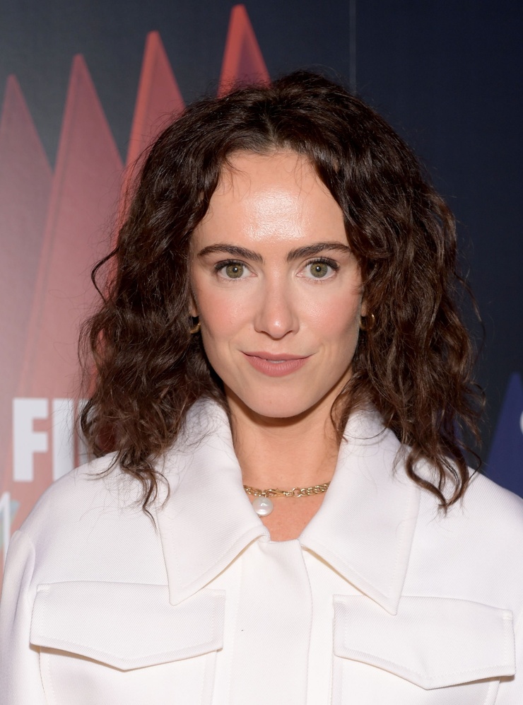 Amy Manson picture