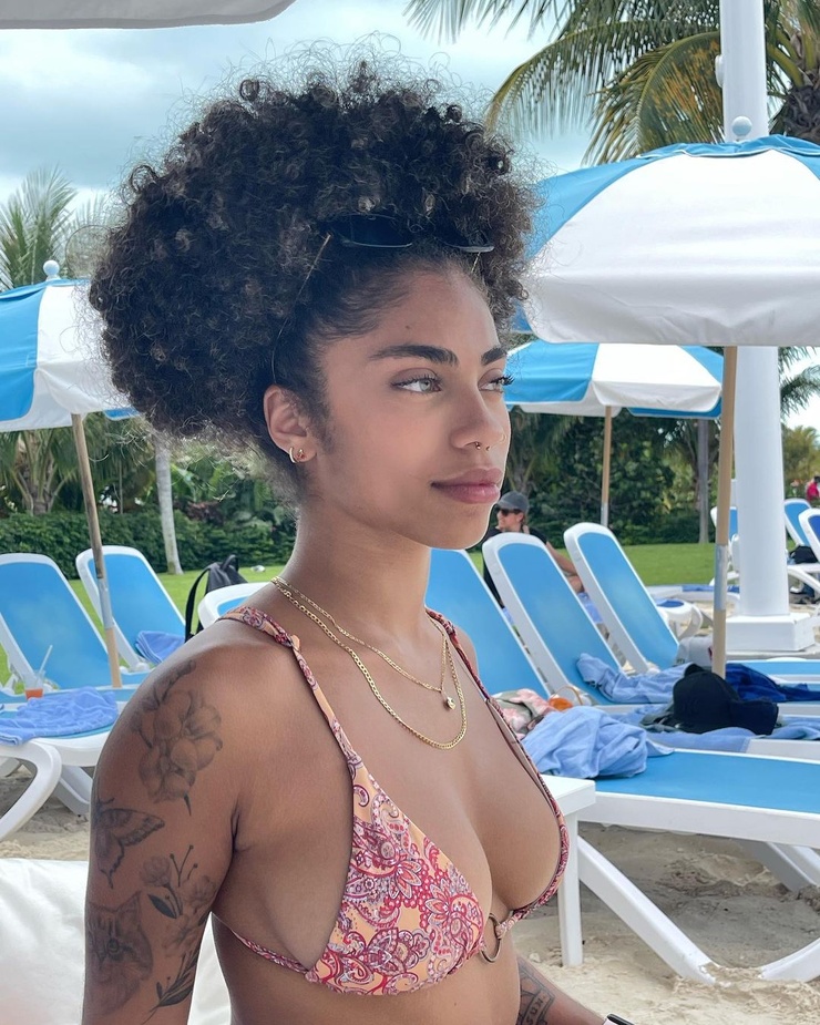 https://popularbio.com/venus-marquez/