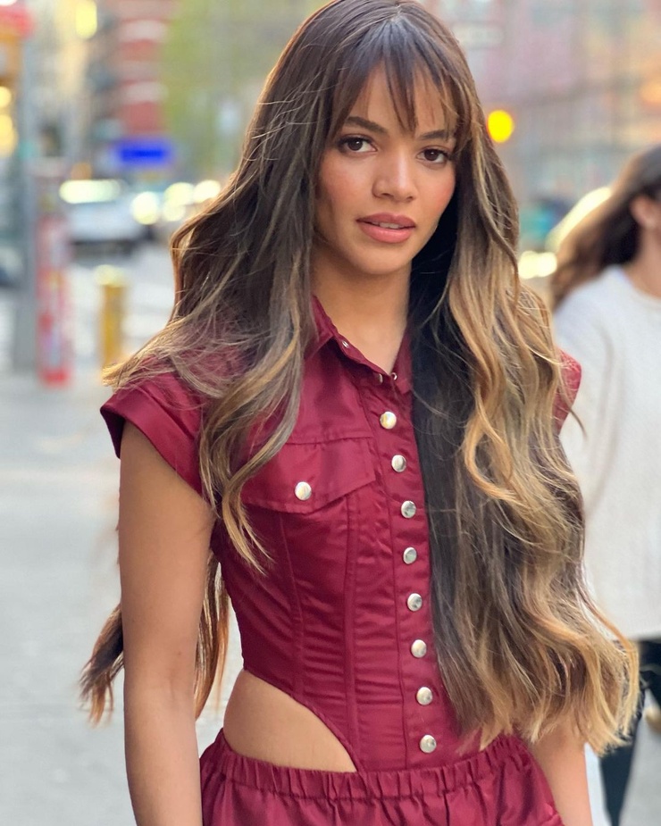 Leslie Grace