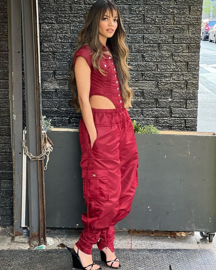 Leslie Grace