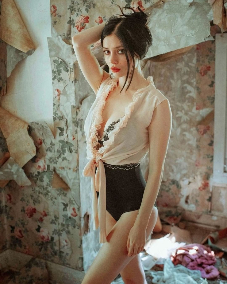 Alina Lee