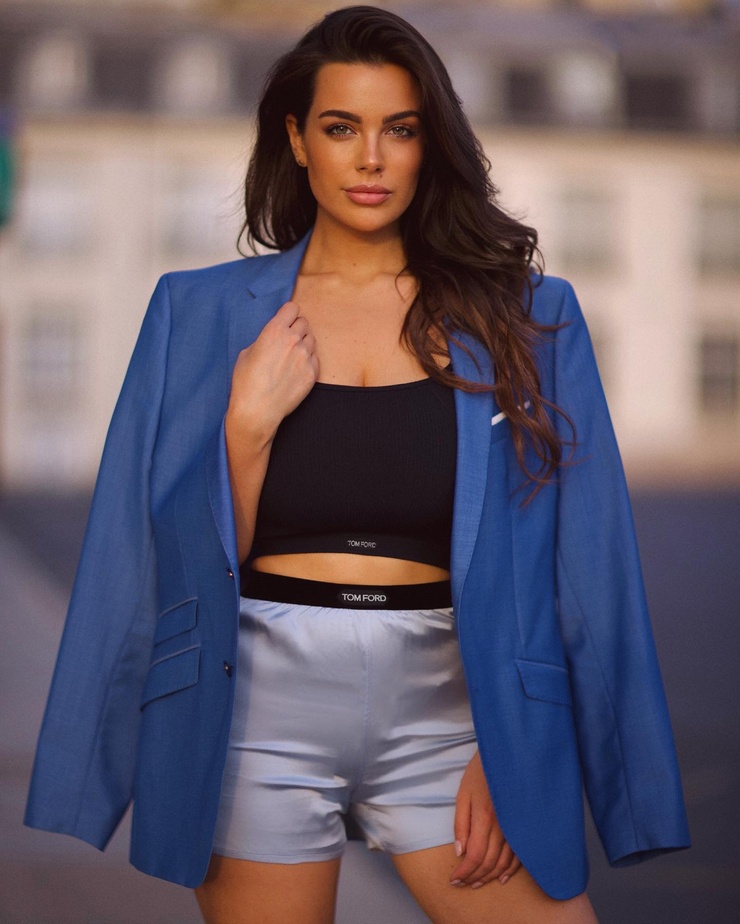 Nadine Mirada