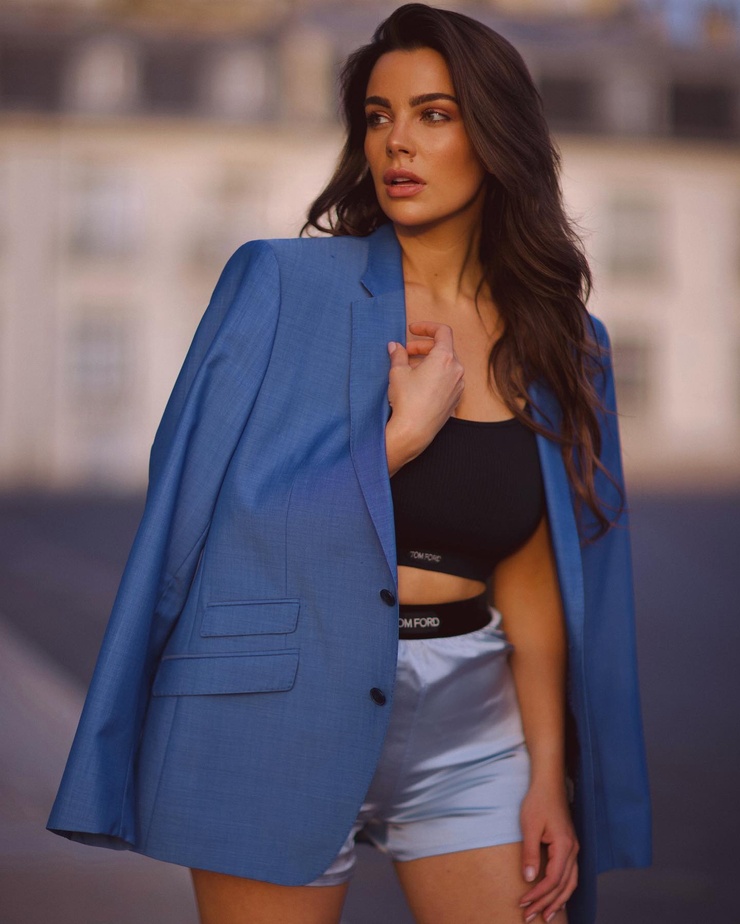 Nadine Mirada