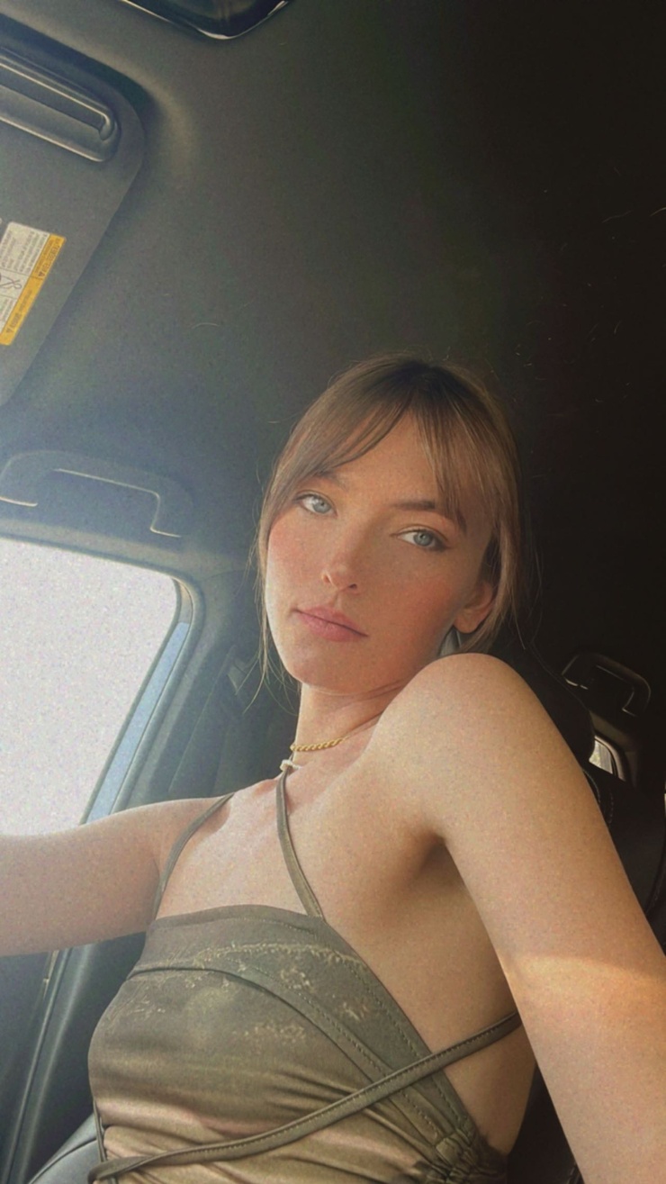 Savvy Taylor Savvy Taylor