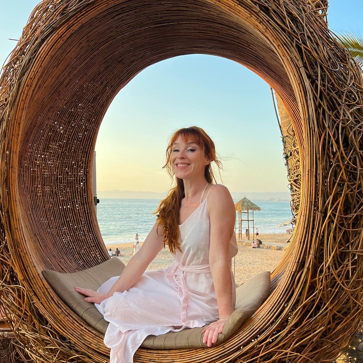 Ruth Connell Ruth Connell