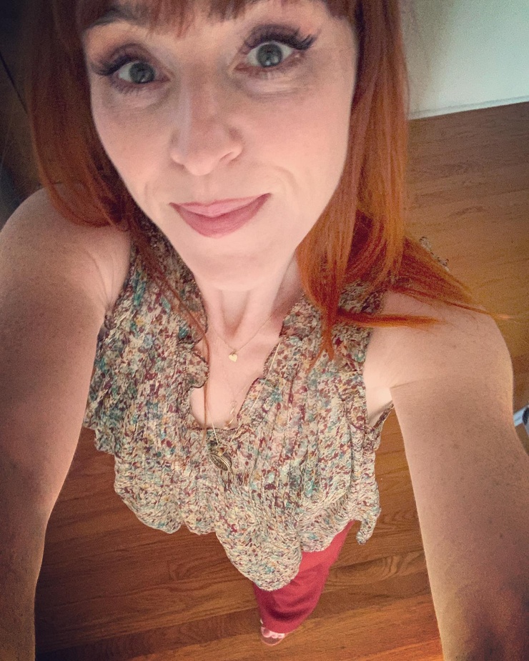 Ruth Connell Ruth Connell