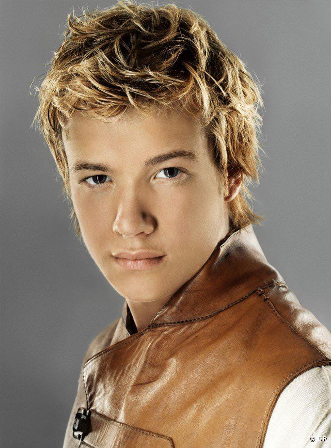 Ed Speleers body