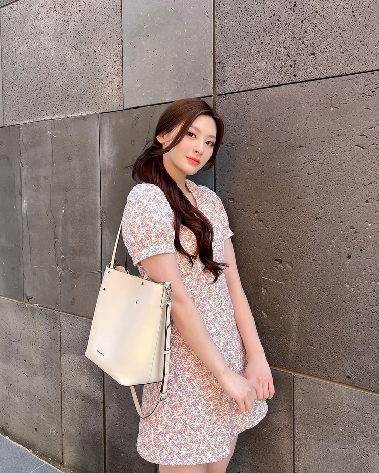 Seeun (STAYC)
