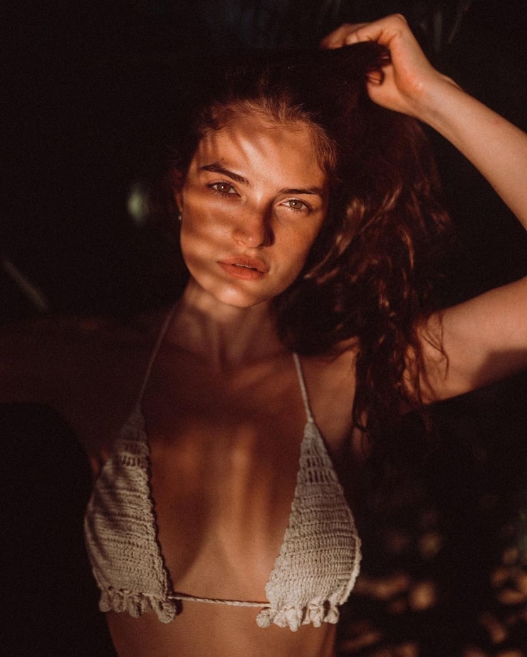 Eve Dumon