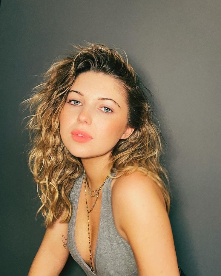 Picture Of Sammi Hanratty