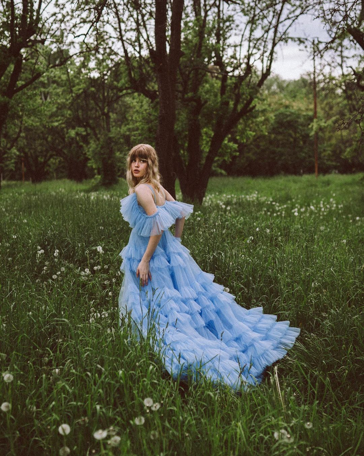 Image of Luna (model)