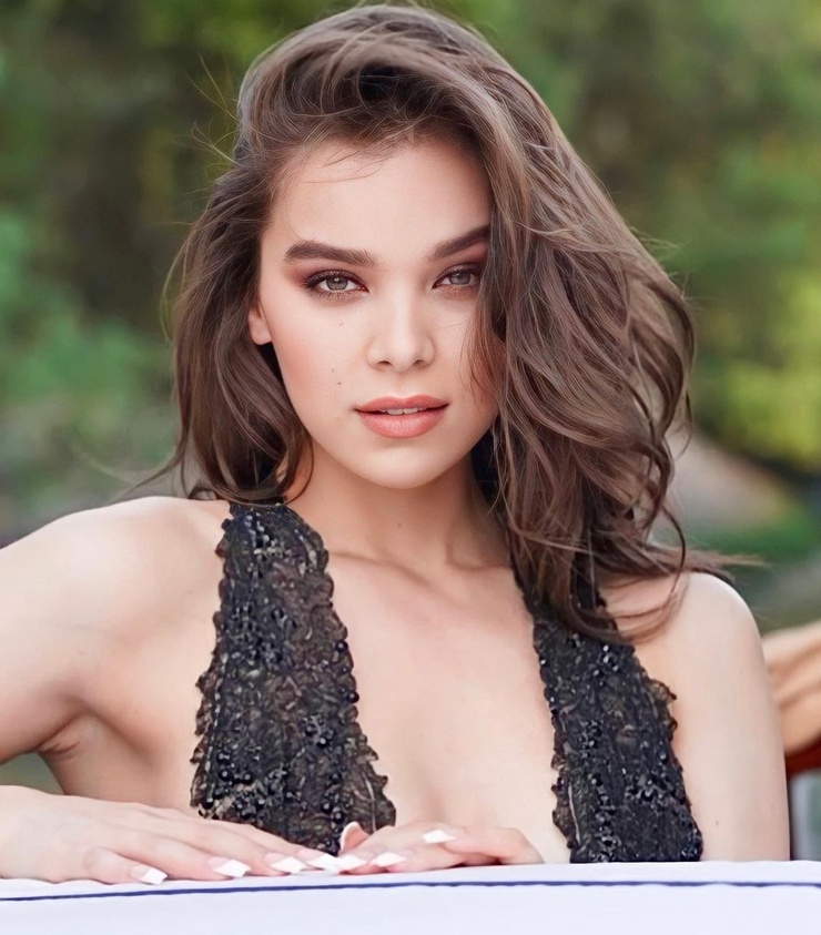 Hailee Steinfeld Hailee Steinfeld