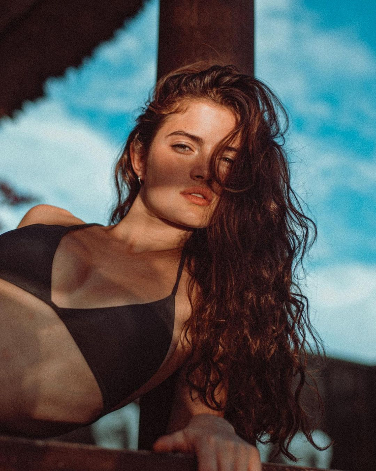 Eve Dumon