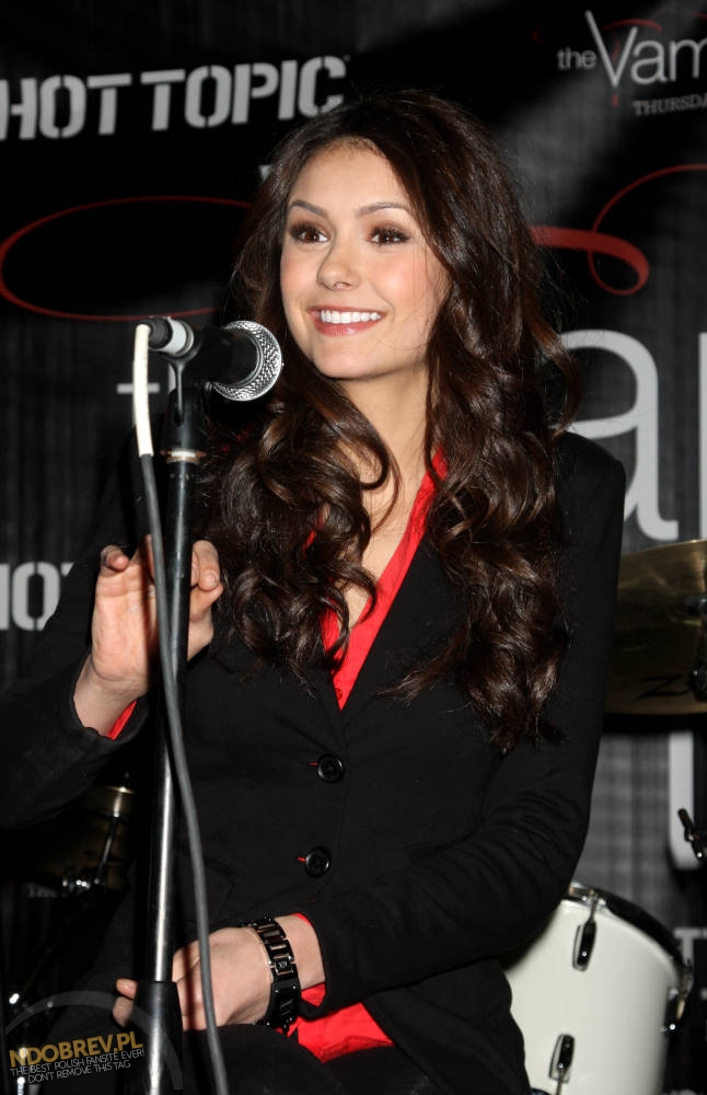 Nina Dobrev