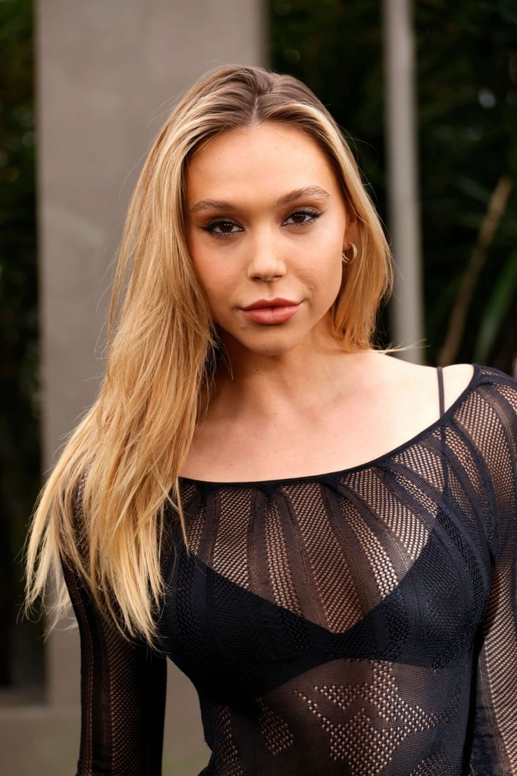 Alexis Ren Alexis Ren