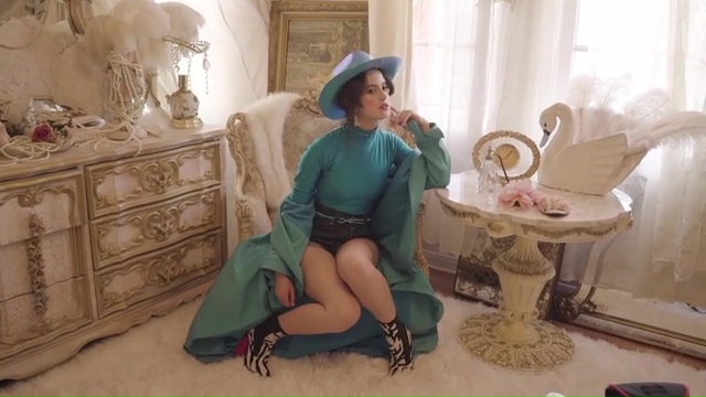 Laura Marano