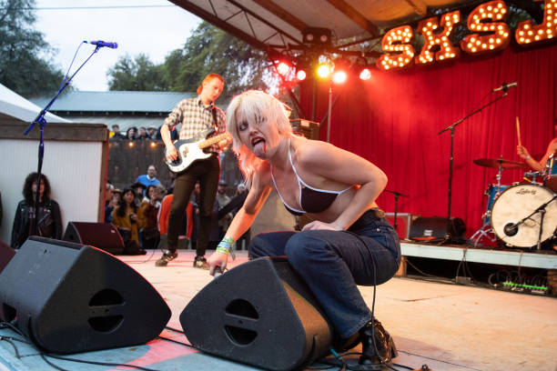 Amyl and the Sniffers