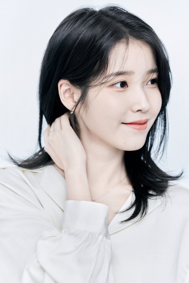 IU