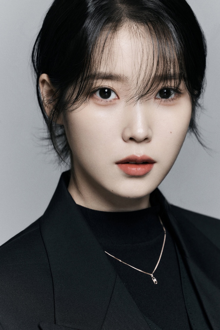 IU