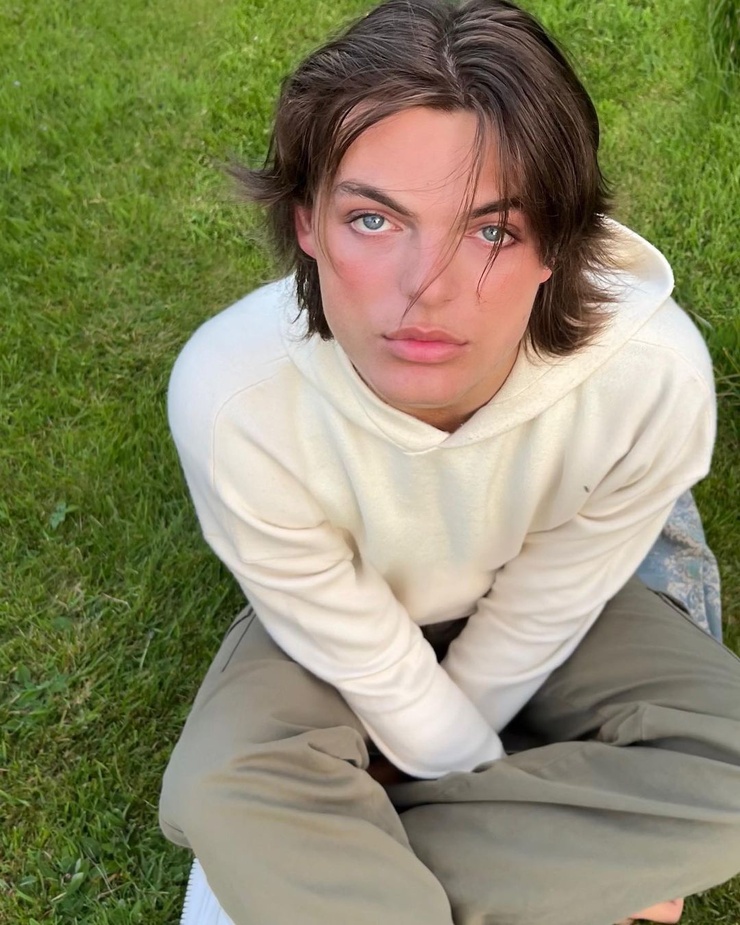 Damian Hurley Damian Hurley