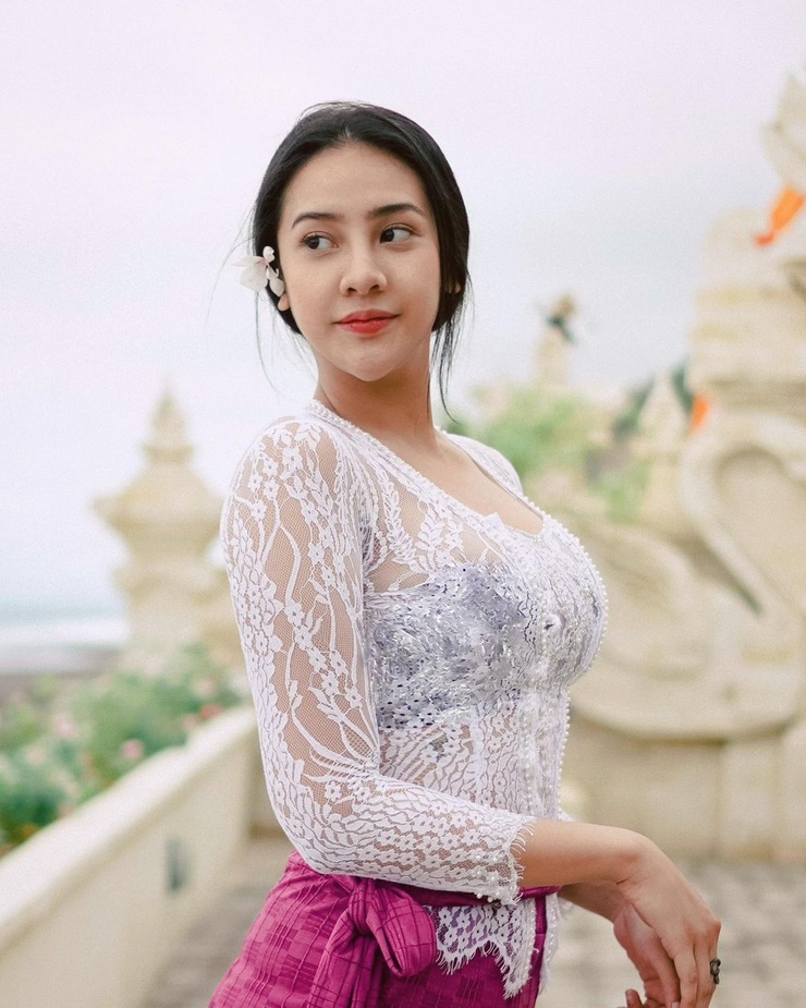 Anya Geraldine Anya Geraldine