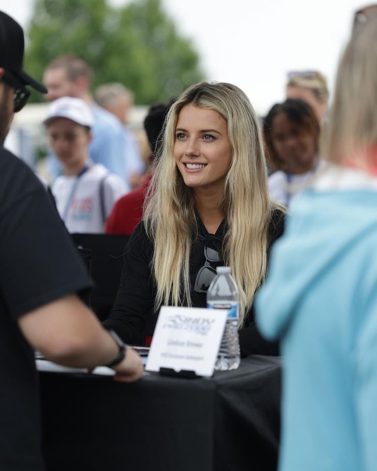 Lindsay Brewer