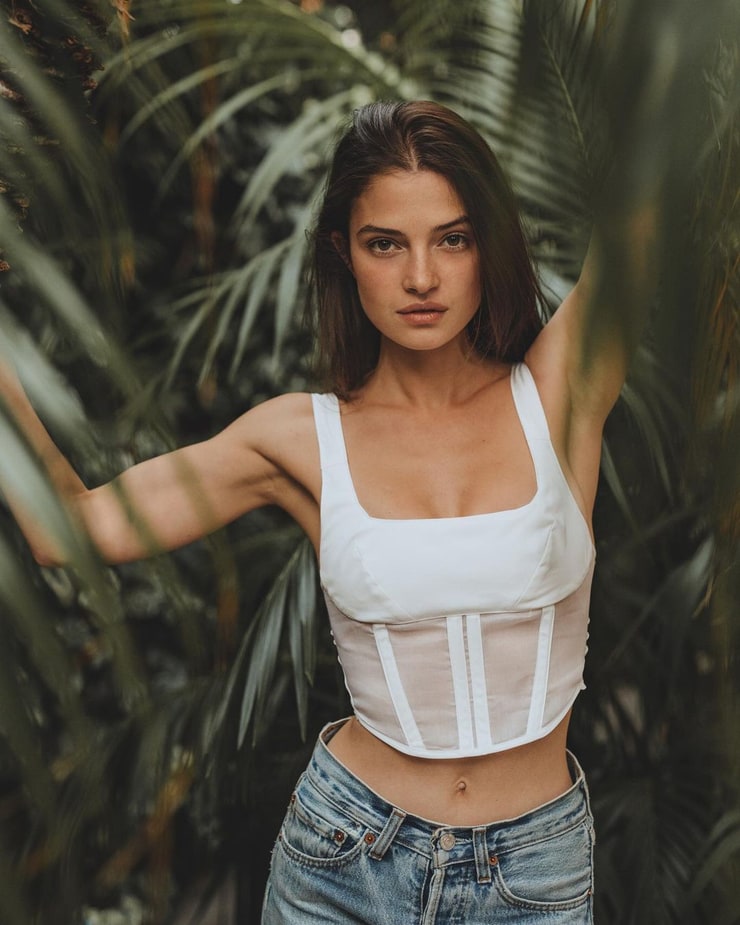 Eve Dumon