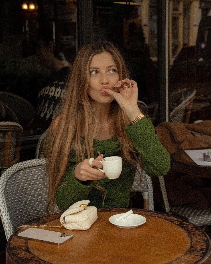 Zoë Pastelle Holthuizen