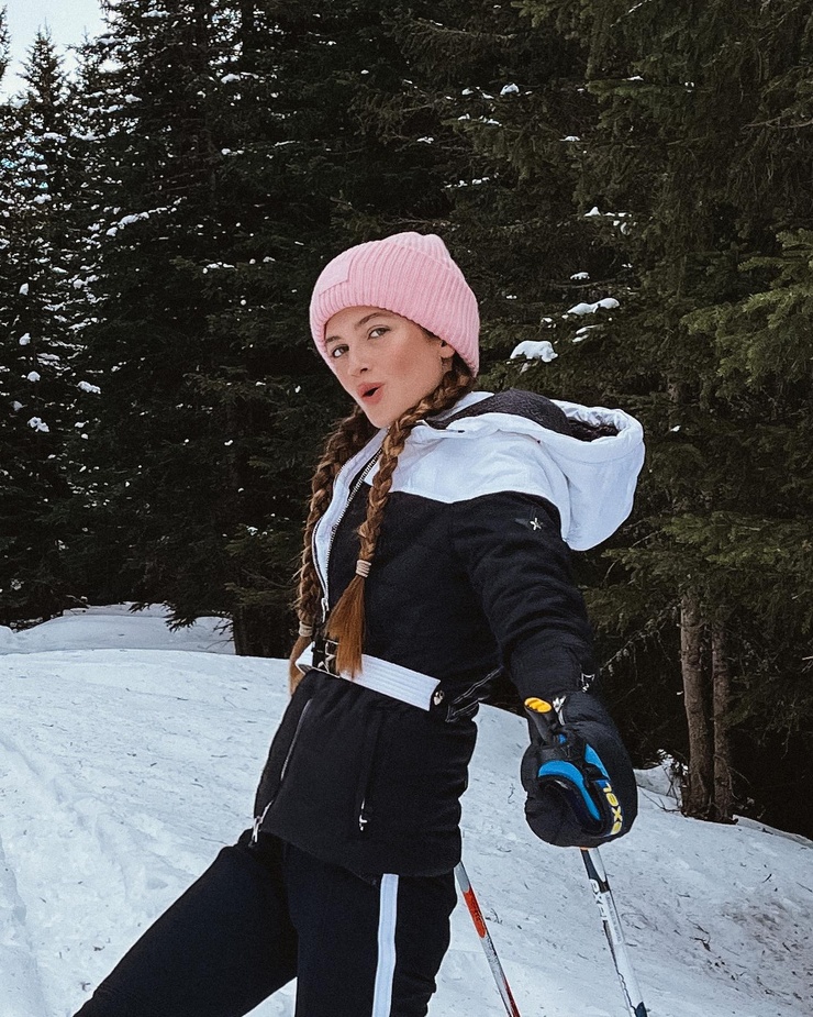 Zoë Pastelle Holthuizen