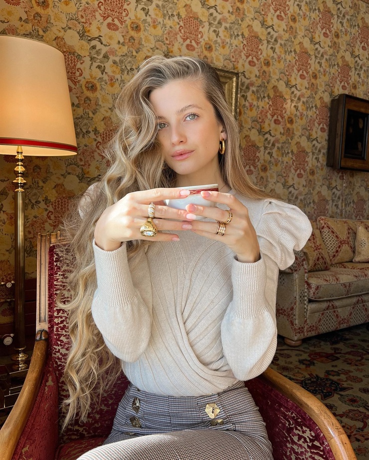 Zoë Pastelle Holthuizen Zoë Pastelle Holthuizen