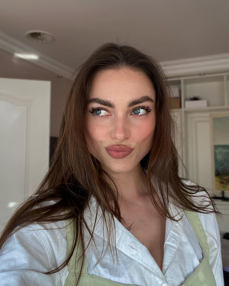 Charleen Weiss Charleen Weiss