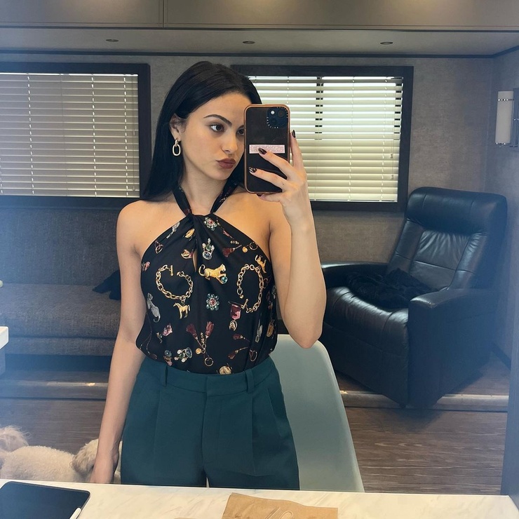 Camila Mendes