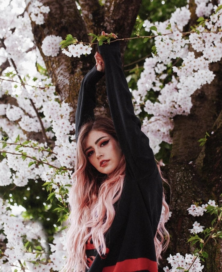 Chrissy Costanza