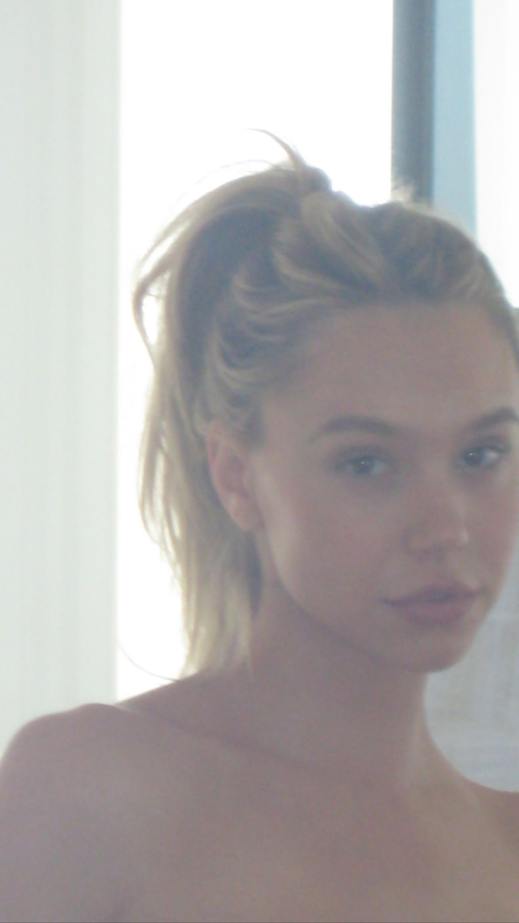 Alexis Ren