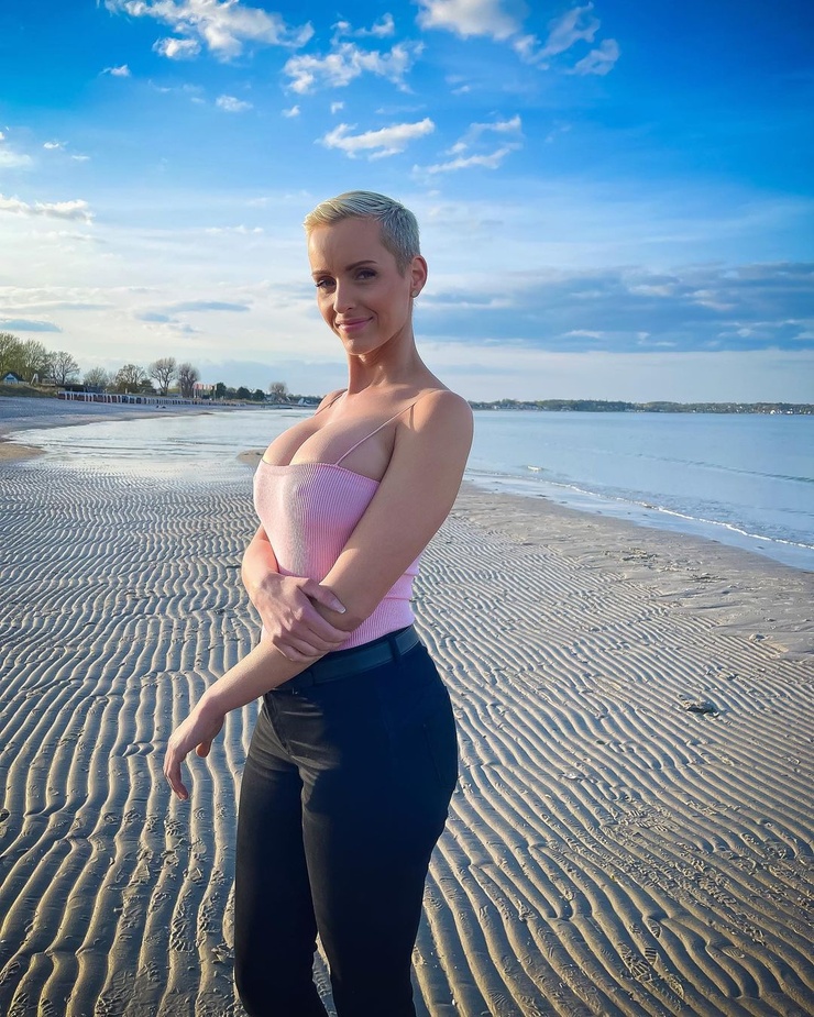 Anike Ekina