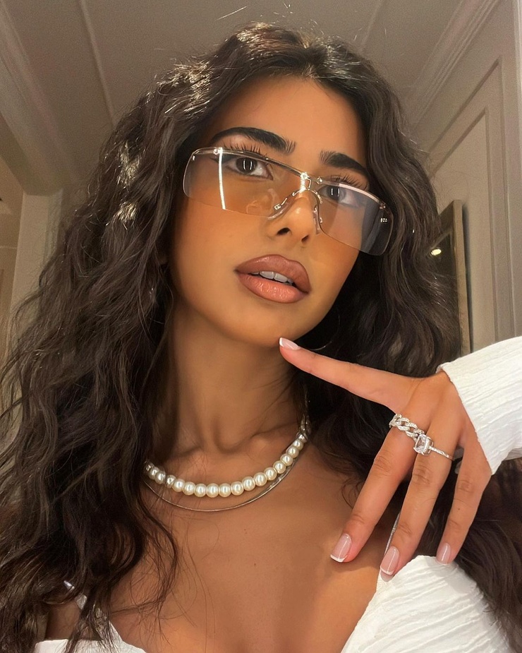 Iffat Marashi