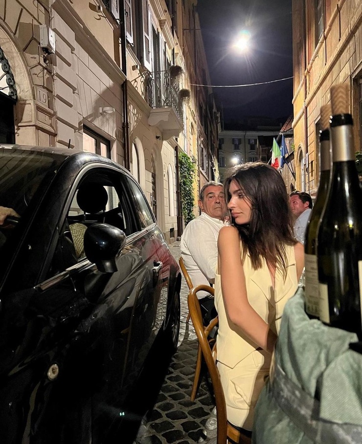 Emily Ratajkowski