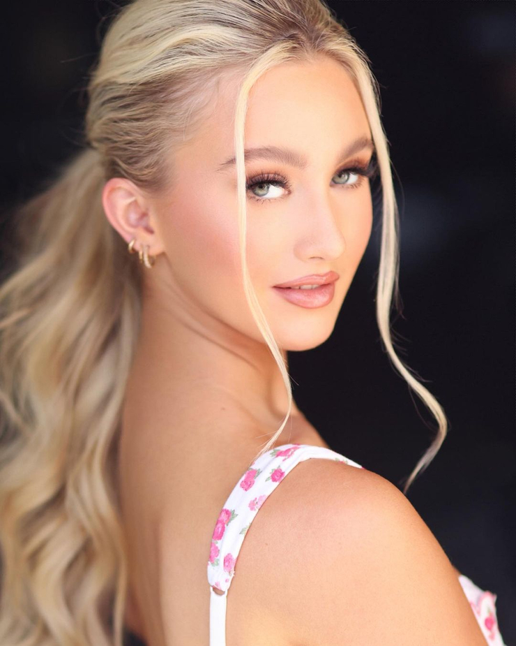 Scarlett Barnett