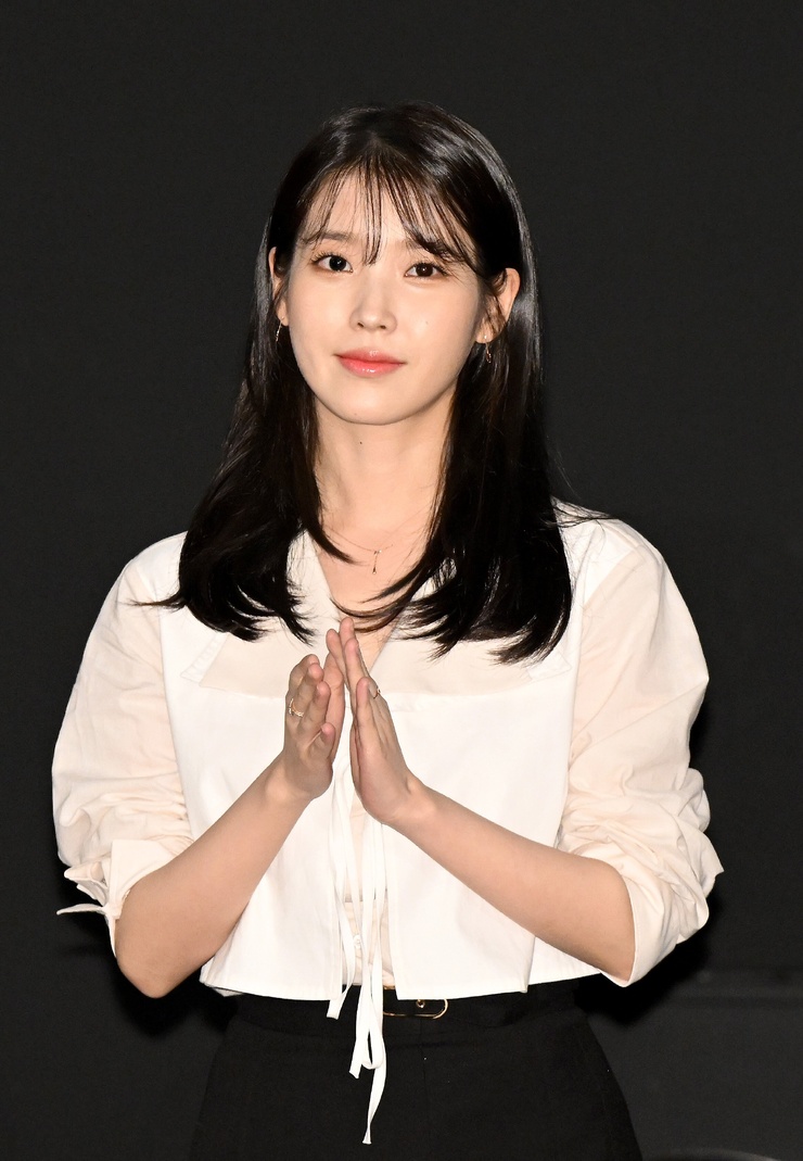 IU