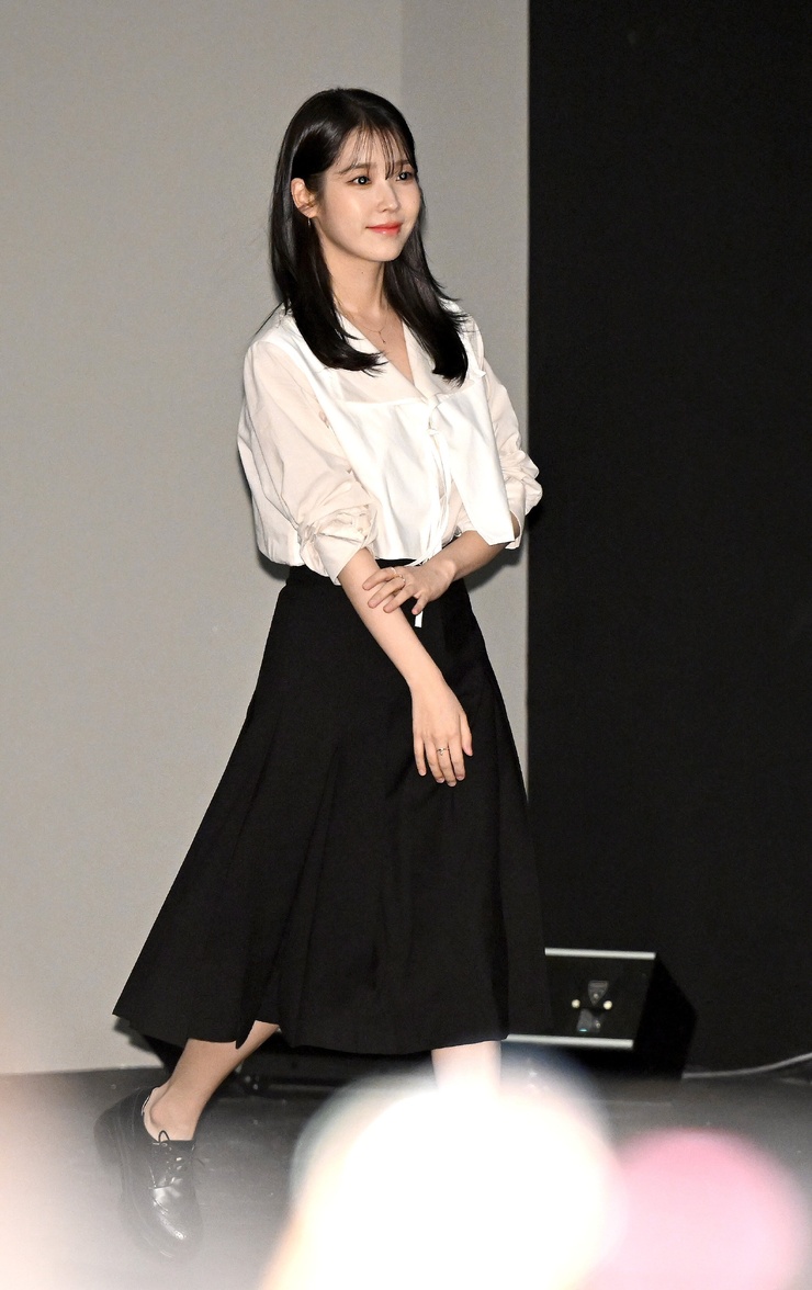IU