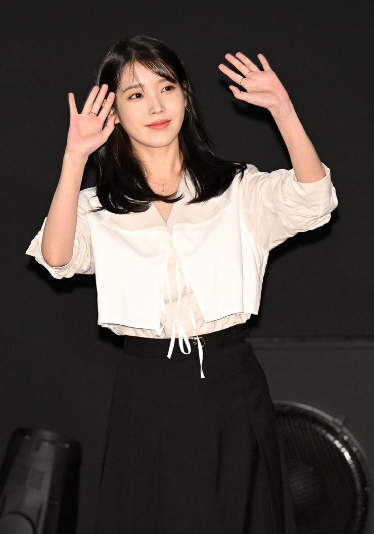 IU