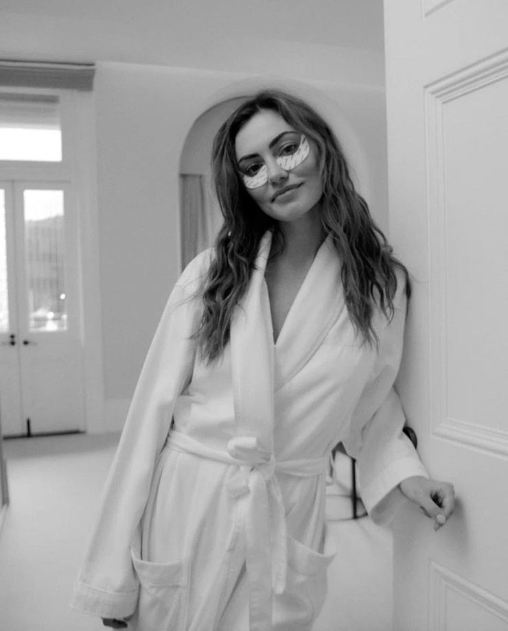 Phoebe Tonkin