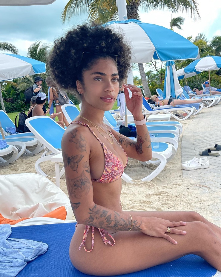 https://popularbio.com/venus-marquez/