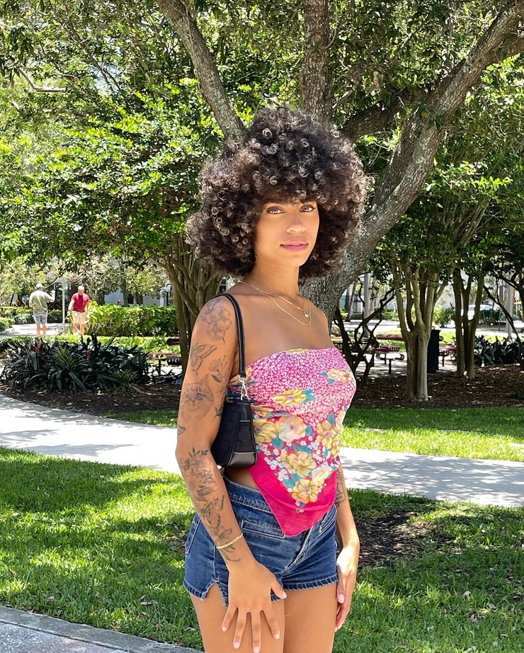 https://popularbio.com/venus-marquez/